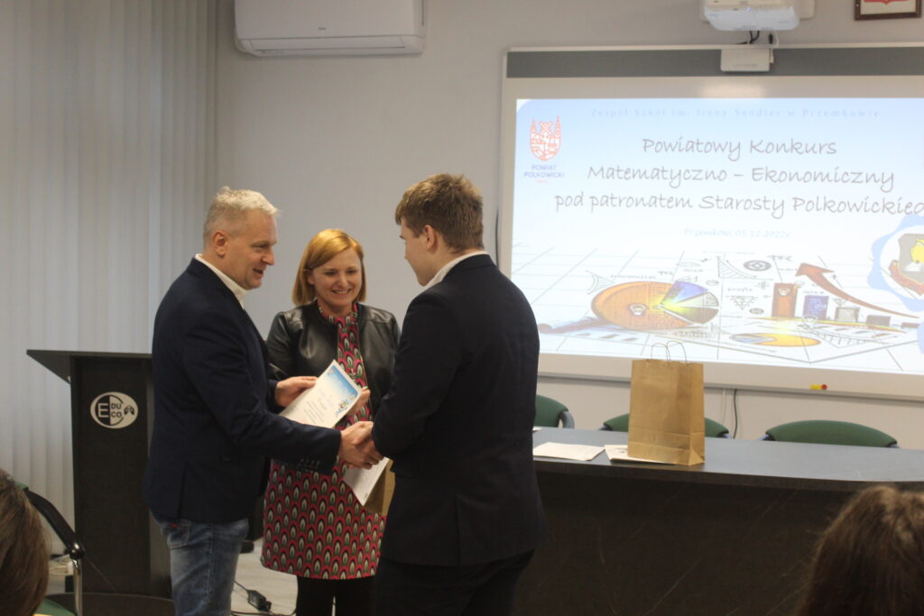 Powiatowy Konkurs Matematyczno-Ekonomiczny 2022l