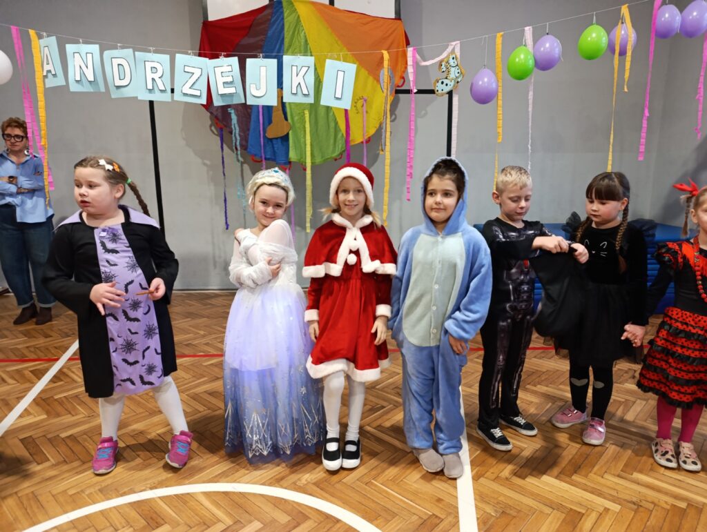 Zabawa Andrzejkowa w klasach 1-3 SP 2025_1