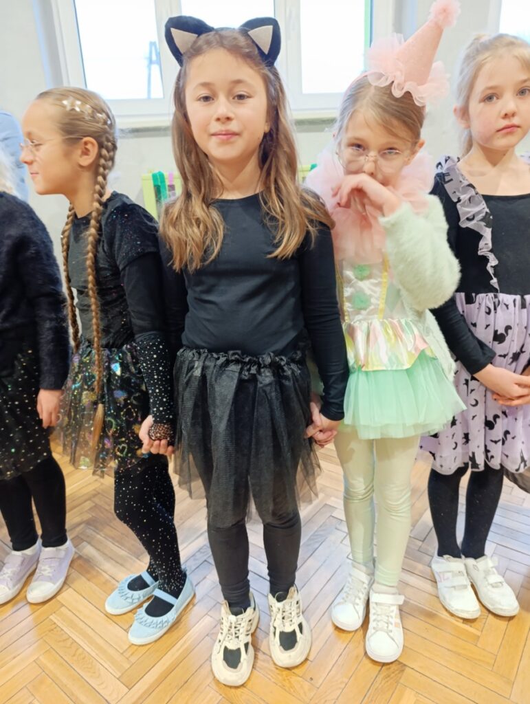 Zabawa Andrzejkowa w klasach 1-3 SP 2025_11