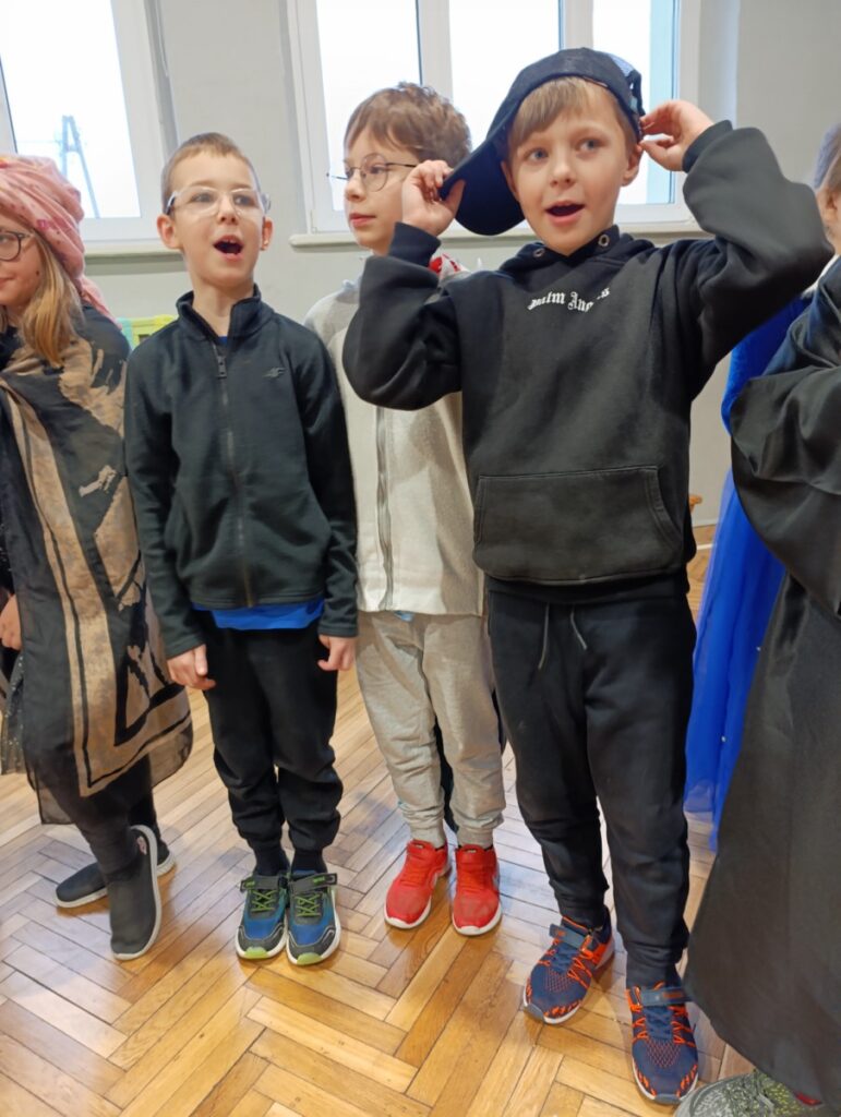 Zabawa Andrzejkowa w klasach 1-3 SP 2025_13