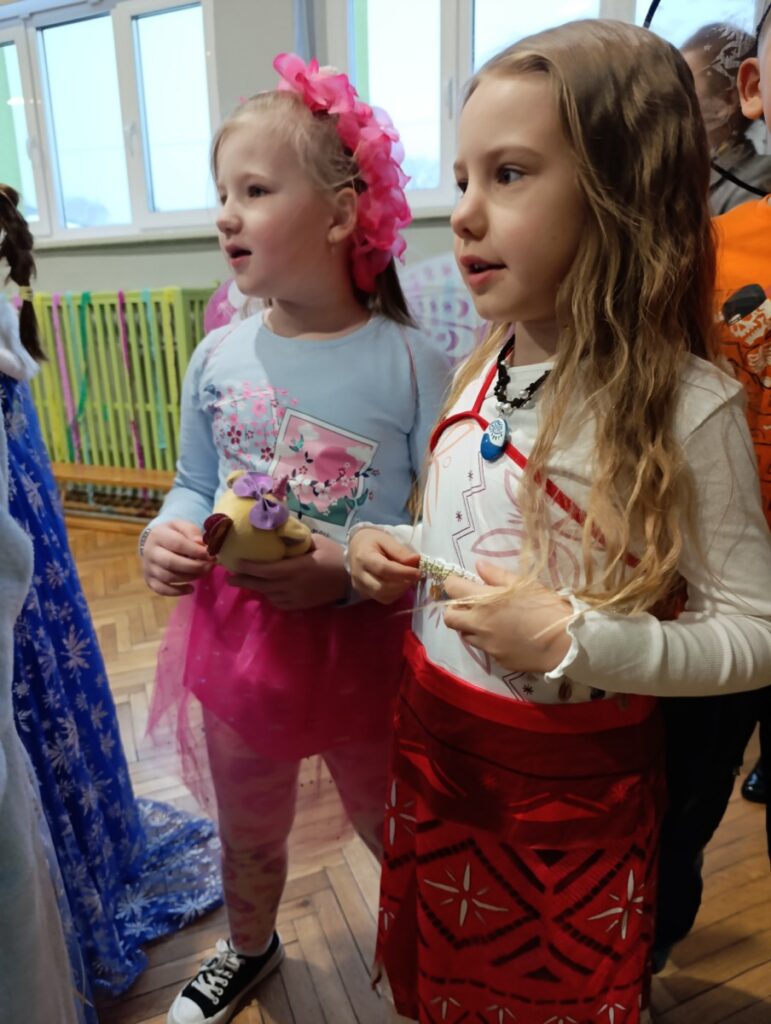 Zabawa Andrzejkowa w klasach 1-3 SP 2025_16