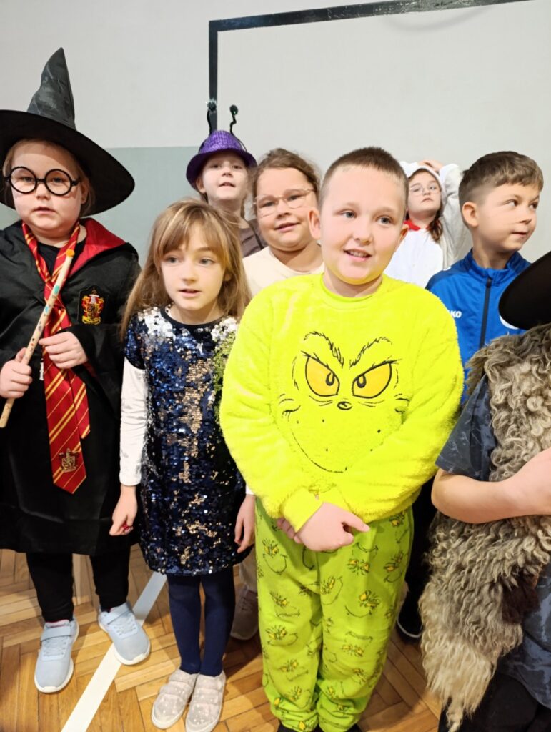 Zabawa Andrzejkowa w klasach 1-3 SP 2025_18