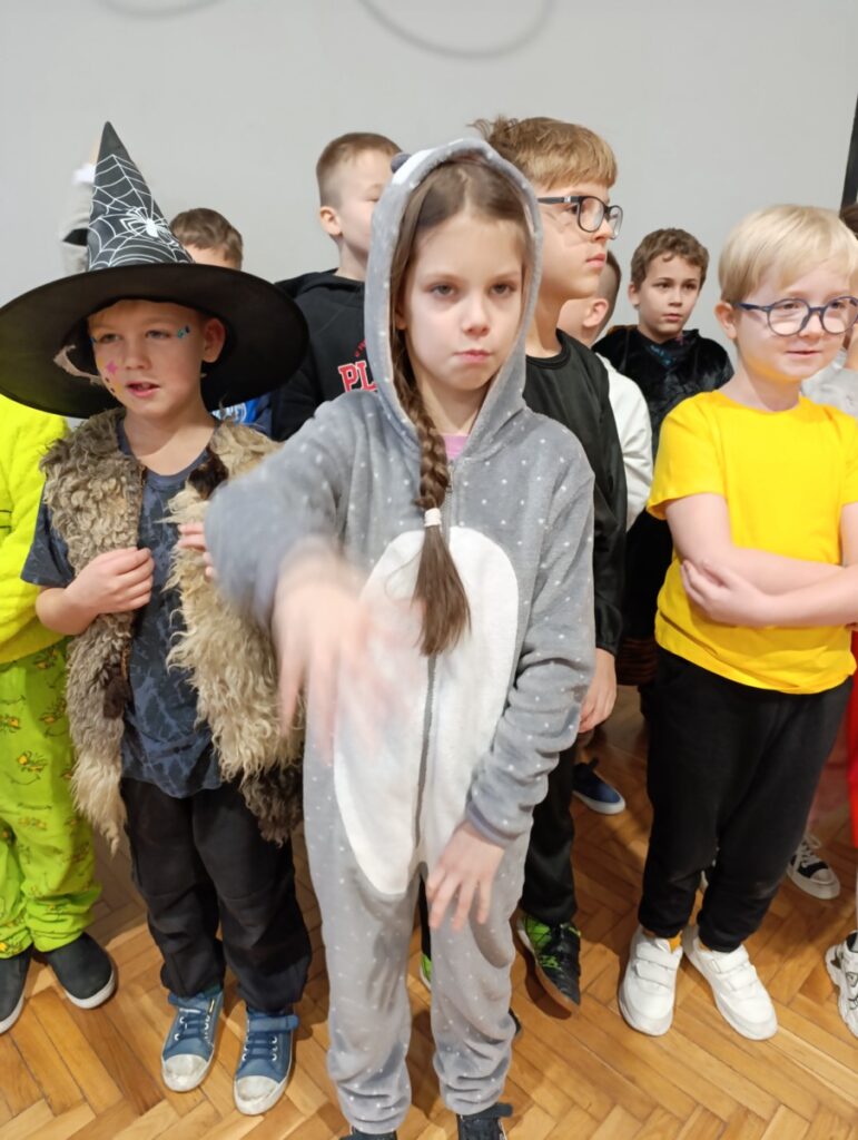 Zabawa Andrzejkowa w klasach 1-3 SP 2025_19