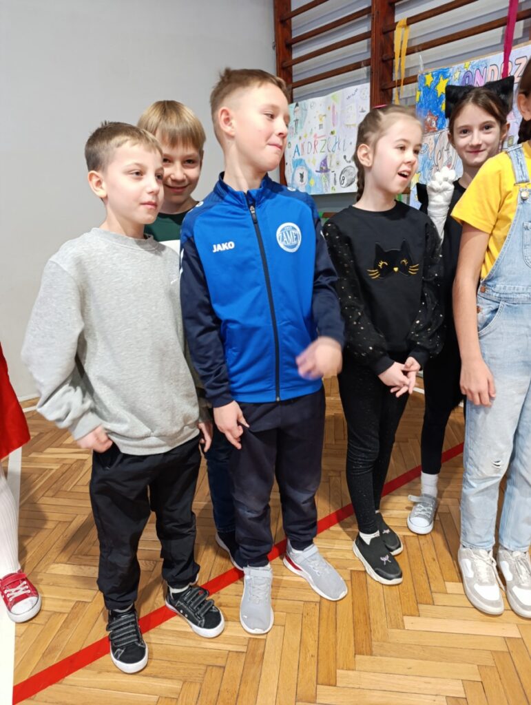 Zabawa Andrzejkowa w klasach 1-3 SP 2025_21