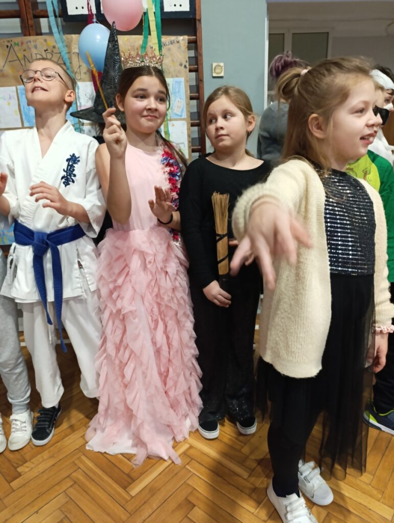 Zabawa Andrzejkowa w klasach 1-3 SP 2025_23