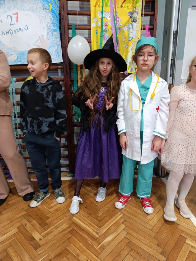 Zabawa Andrzejkowa w klasach 1-3 SP 2025_27