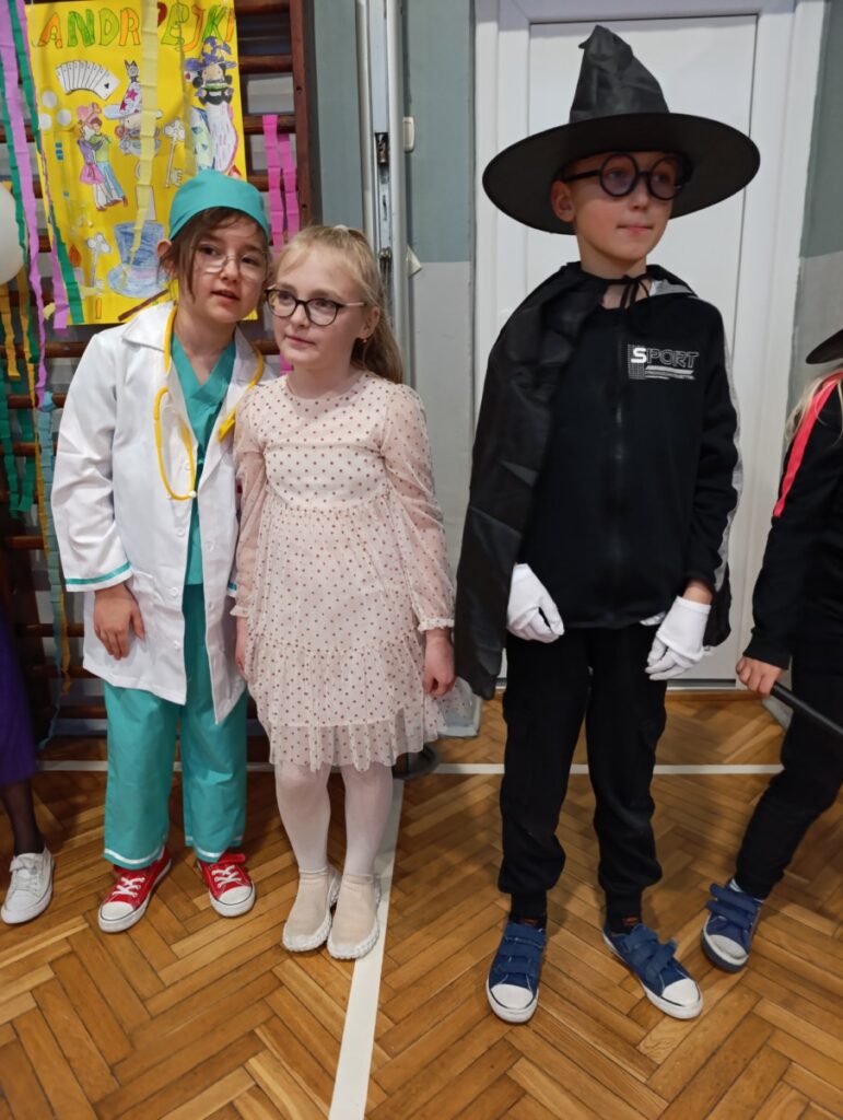 Zabawa Andrzejkowa w klasach 1-3 SP 2025_28
