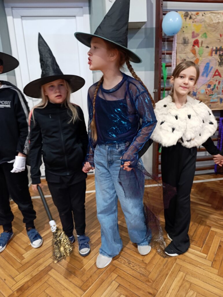 Zabawa Andrzejkowa w klasach 1-3 SP 2025_29