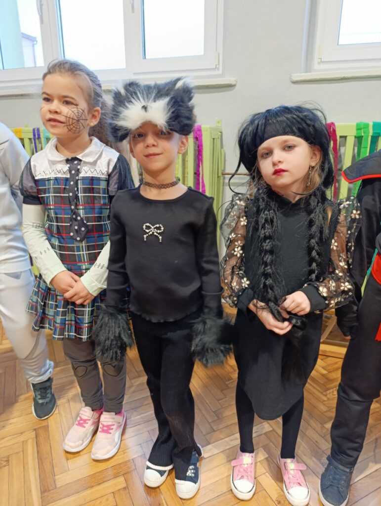 Zabawa Andrzejkowa w klasach 1-3 SP 2025_3