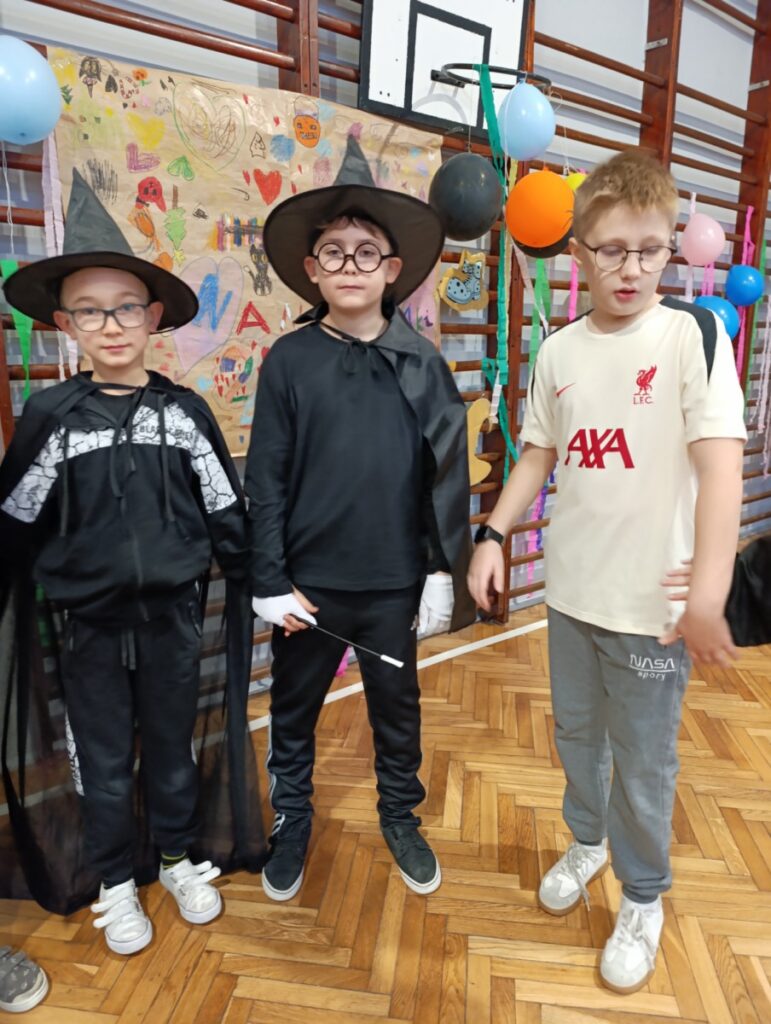 Zabawa Andrzejkowa w klasach 1-3 SP 2025_31