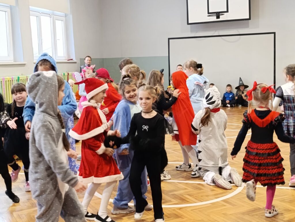 Zabawa Andrzejkowa w klasach 1-3 SP 2025_33