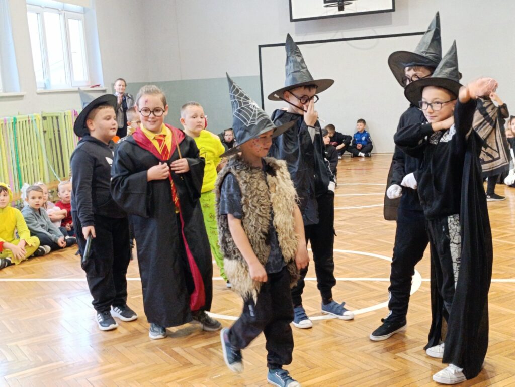 Zabawa Andrzejkowa w klasach 1-3 SP 2025_36