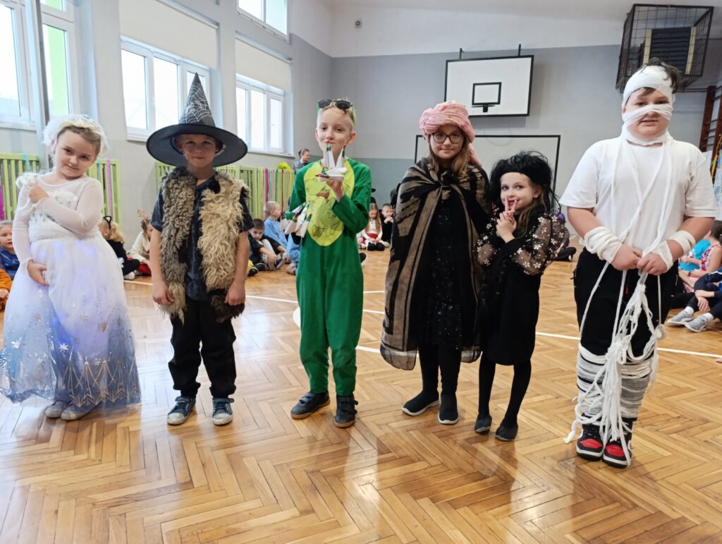 Zabawa Andrzejkowa w klasach 1-3 SP 2025_37