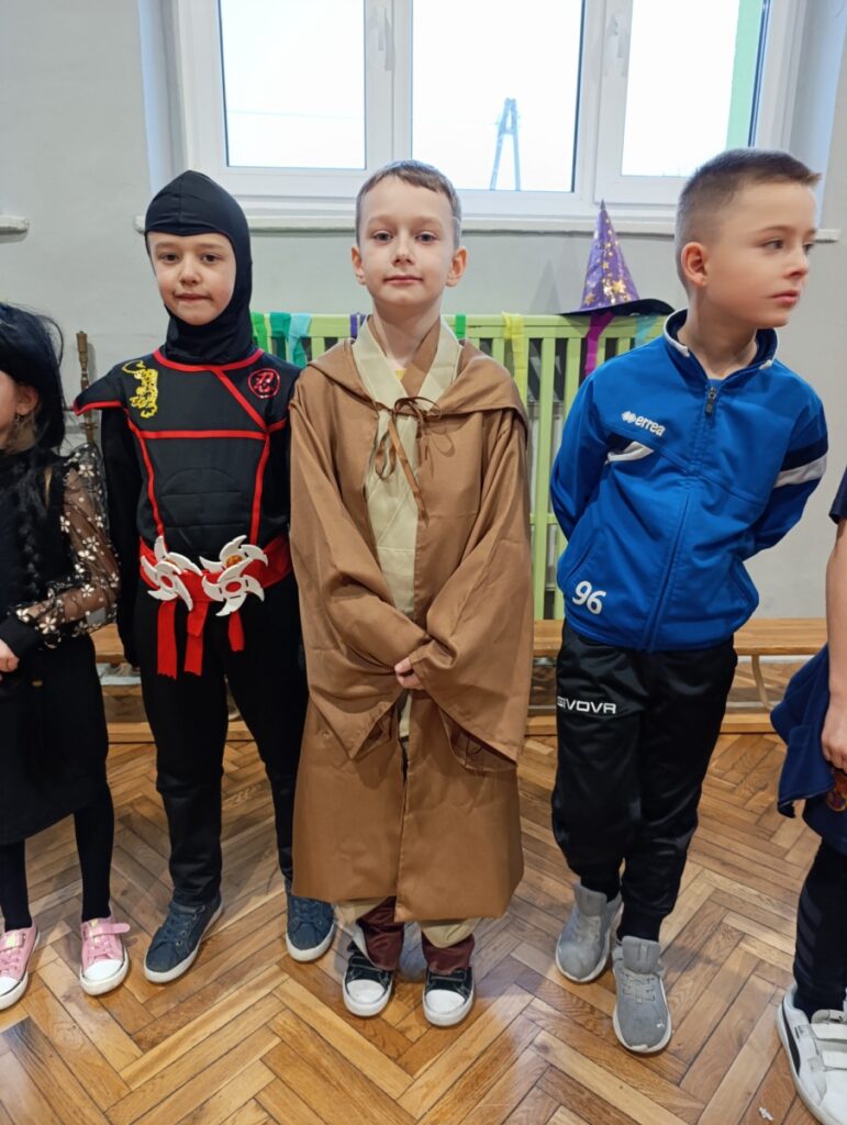 Zabawa Andrzejkowa w klasach 1-3 SP 2025_4