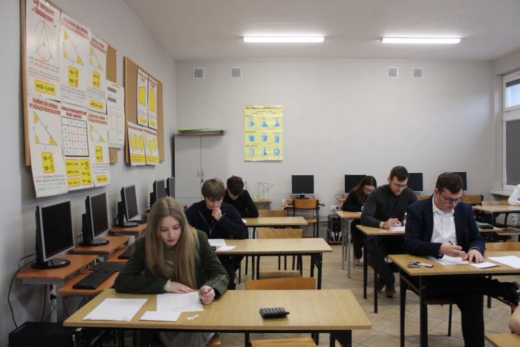 IV Powiatowy Konkurs Matematyczno - Ekonomiczny_5